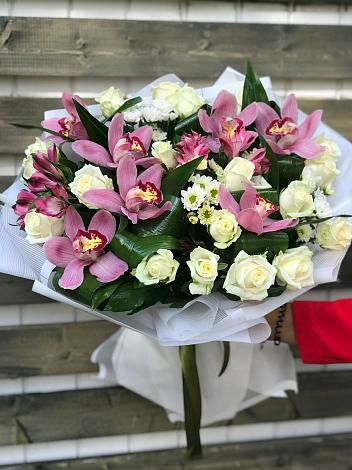 Букет цветов из: Розы и Хризантемы в Красновидово