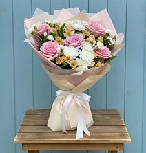 Букет цветов из:  Гвоздики, Орхидеи и Розы #REPLACE_PRED# Красновидово