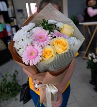 Букет цветов из:  Герберы, Розы и Хризантемы в Красновидово