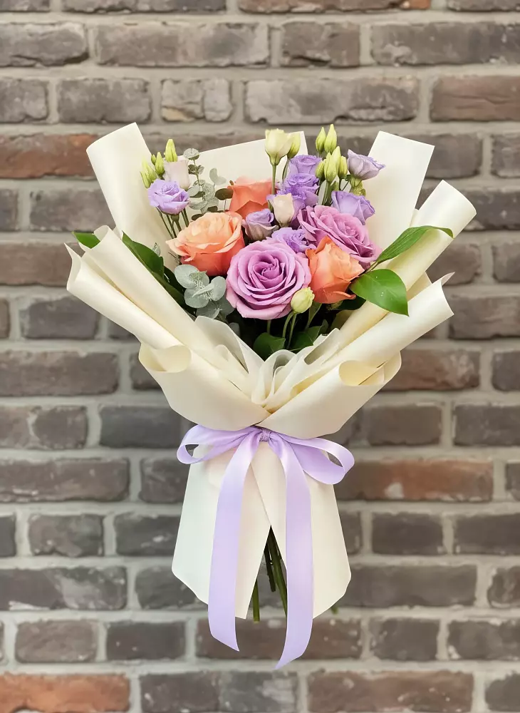 Букет цветов из: Лизиантусы и Розы в Красновидово