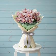 Букет цветов из:  Орхидеи и Розы #REPLACE_PRED# Красновидово