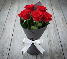 Букет 5 Красных роз Эдлесс Лав в Красновидово