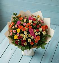 Букет Микс из разноцветных кустовых роз в Красновидово